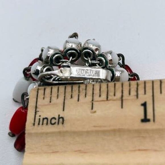 Vogue Vintage Dangle Lucite Beads Red and White Clip On Earrings 1960s 1970s - Picture 10 of 10